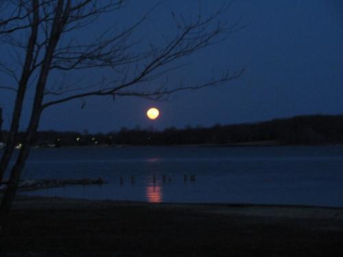 Perigee moonrise, 3/19/2011