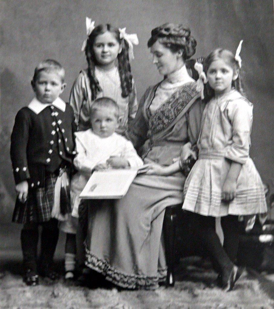 Agnes Tudhope Scott Prentice and family.jpg