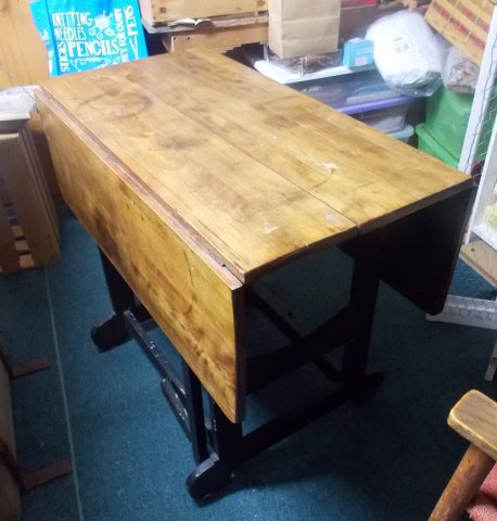 J.table.JPG