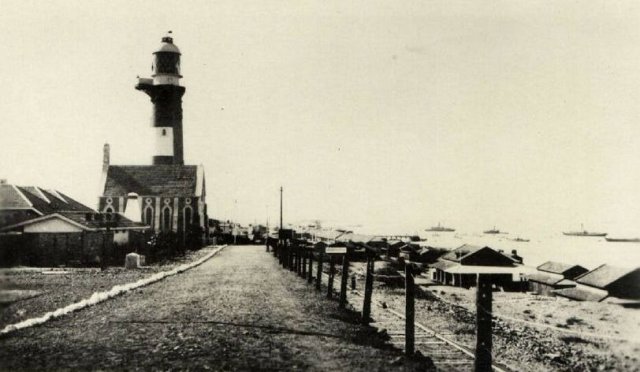 Karachi lighthouse past.JPG