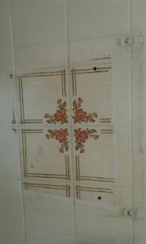 Retro tegels achter wc.jpg
