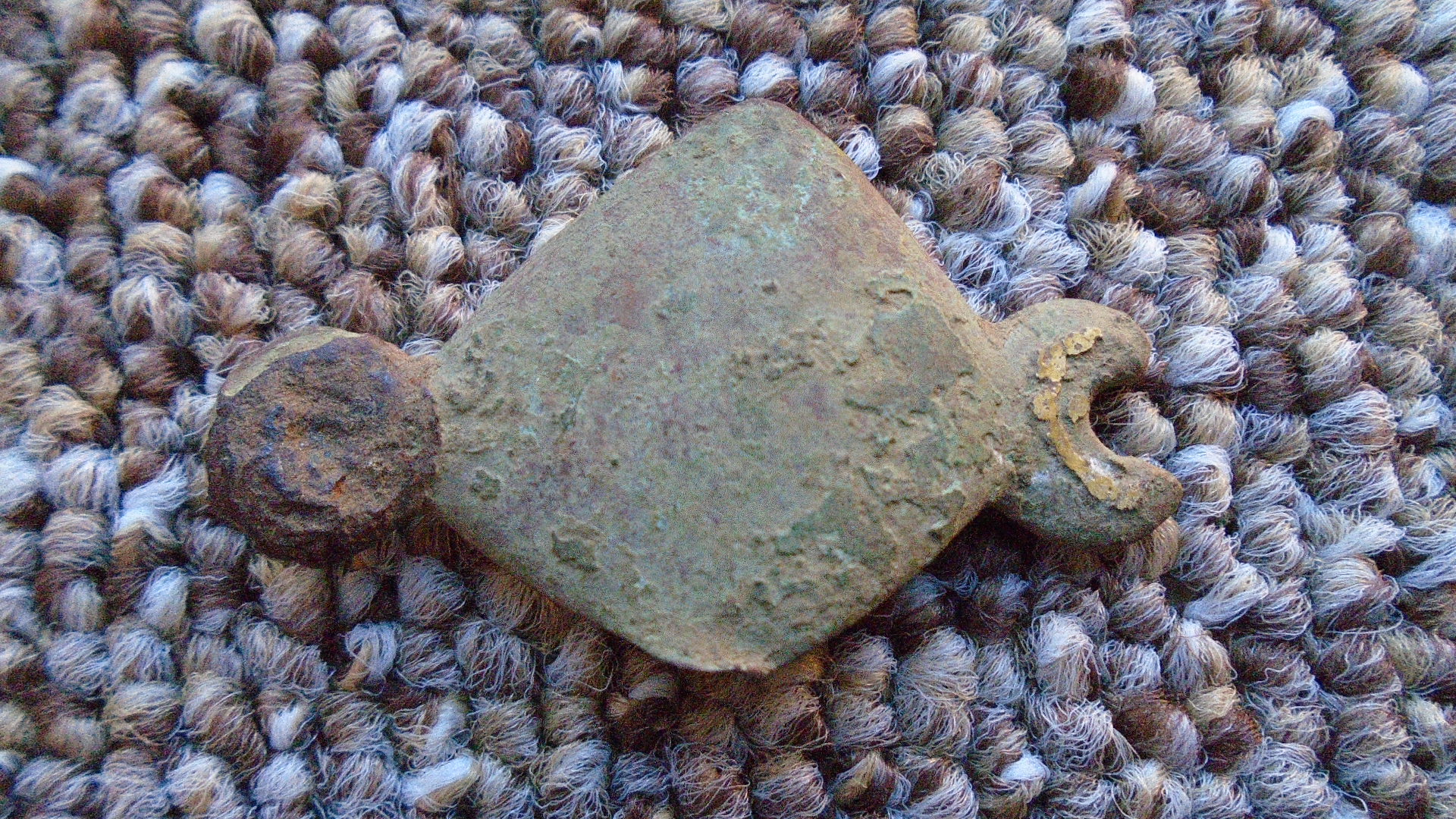 Roman Fibula. Bronze (Some gold plate) Front.JPG